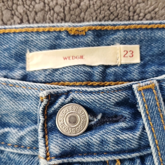 Levi's® Premium Wedgie Icon Fit Ankle Women's Jeans - Picture 5 of 15